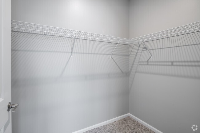 2BR, 2BA - 1,100SF