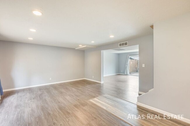 Photo - 1649 W Hazelwood St