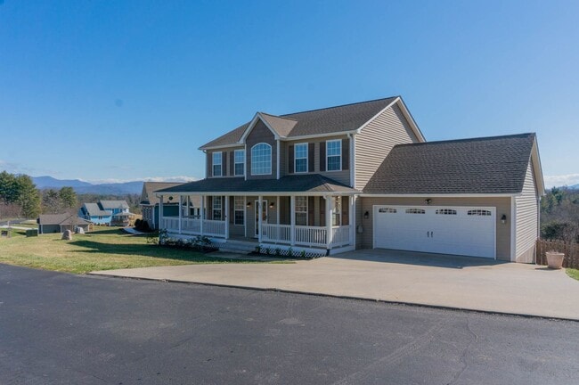 Spacious Home with Stunning Views - Spacious Home with Stunning Views