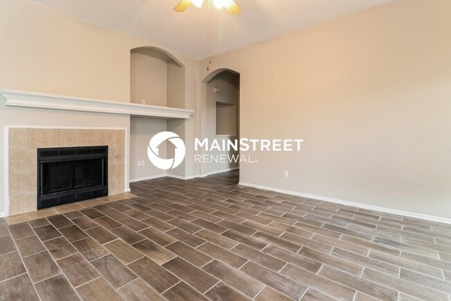 Photo - 4 Bedroom Pet-Friendly Home in Moore, OK with Main Street Renewal