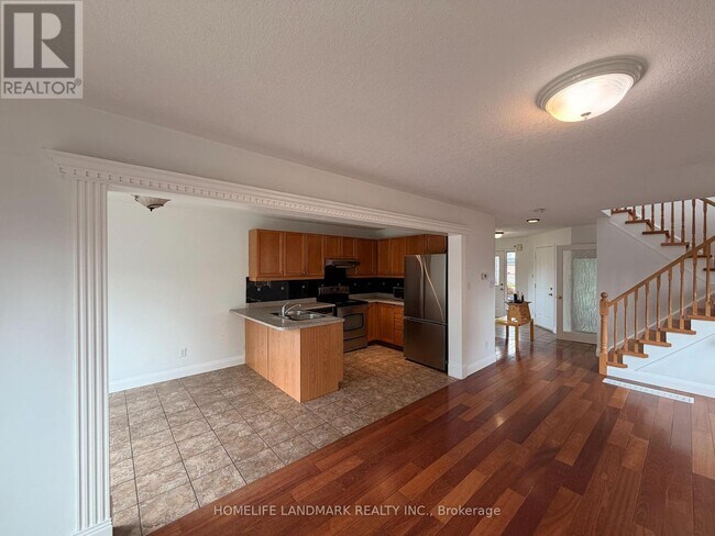 Photo - 921 Windflower Pl