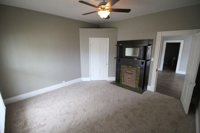 Photo - 3 bed 2 bath Campus Rental