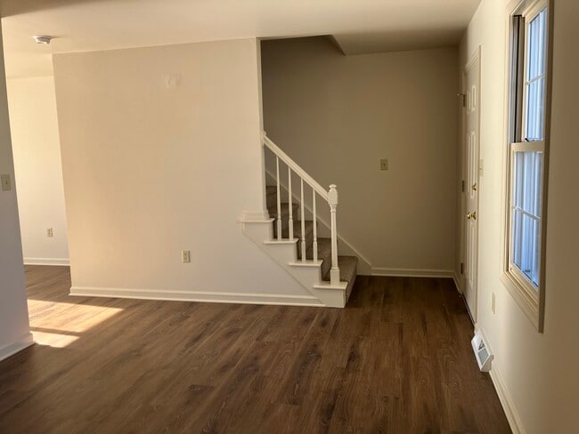 Photo - 166 Northwood Ct