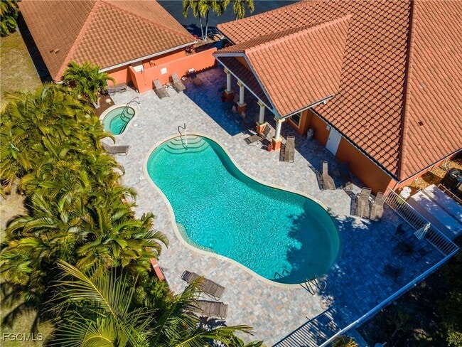 Building Photo - 15989 Mandolin Bay Dr Unit 204