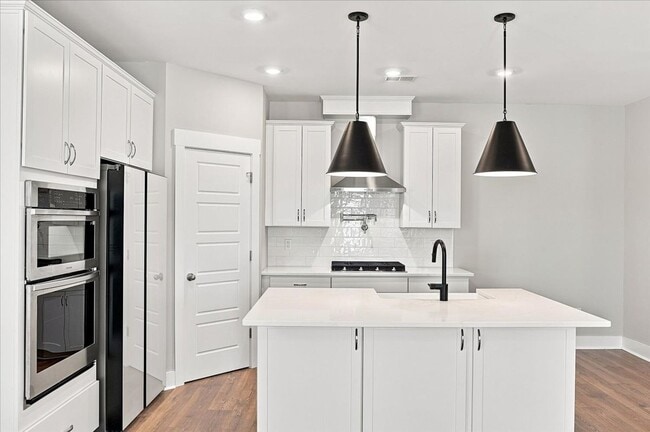 Photo - 206 Woodward St