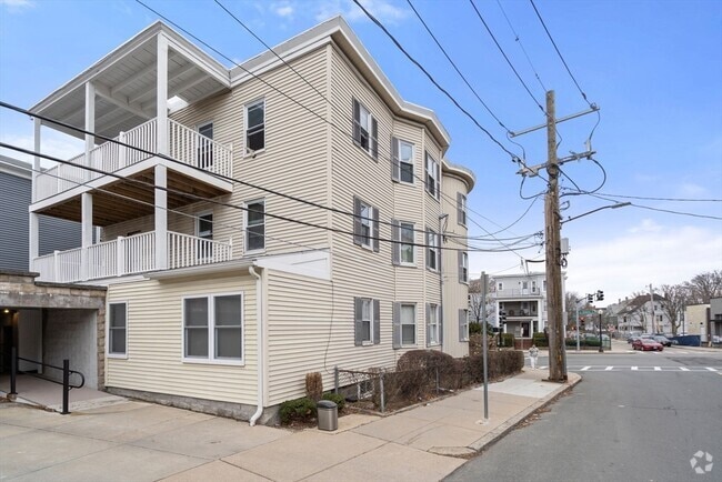 Building Photo - 438 Washington St Unit 2 Rental