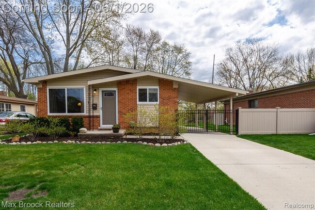 Building Photo - 3818 Edgeland Ave