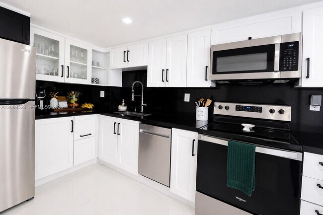 Photo - 300 Bayview Dr Unit PH11