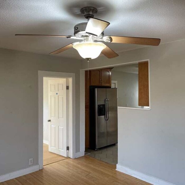 Photo - 3 Bed & 1 Bath House in Englewood / Available soon!