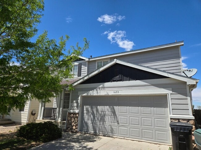 Building Photo - Spacious and Bright 4 Bedroom Home with Garage and Basement Now Available!