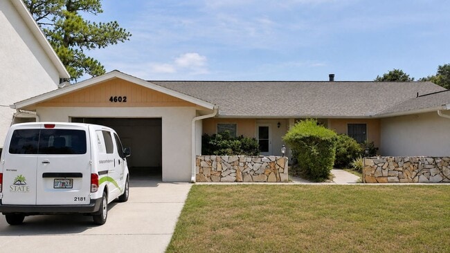 Building Photo - 2 Bedroom Home with Community Pool for Rent in Sebring, FL