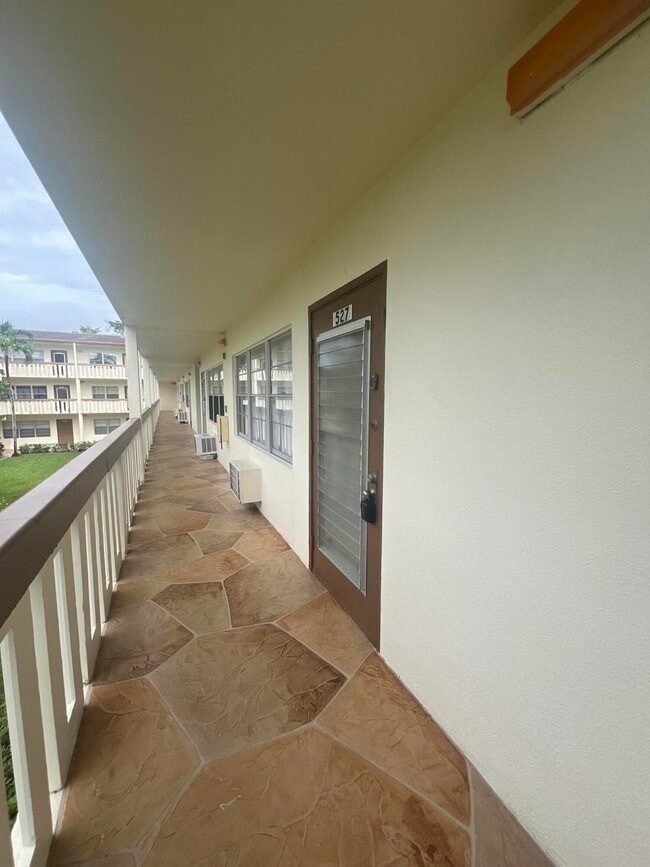 Building Photo - 527 Mansfield M Unit 527