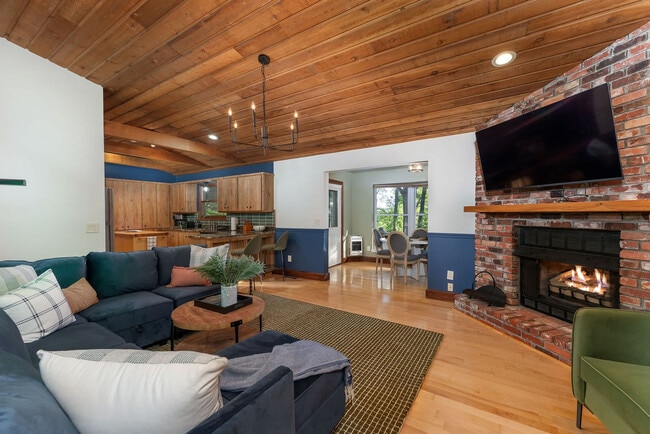 Building Photo - 134 Wolf's Head Ct Rental