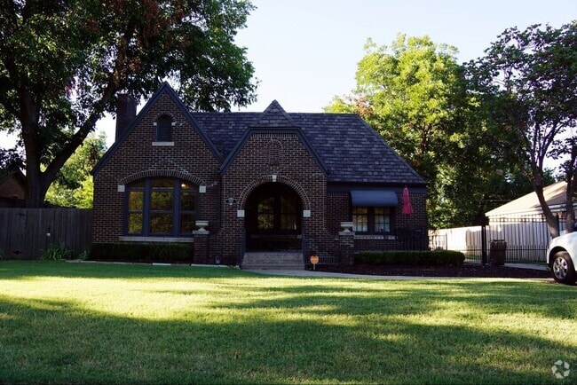 Building Photo - 3 BED 1 BATH TUDOR COTTAGE LAS VEGAS ADDIT... Rental