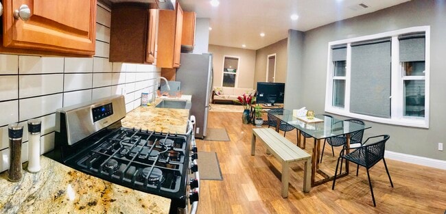 Photo - 685 Locust St