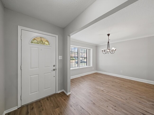 Photo - 327 Muirwood Ln