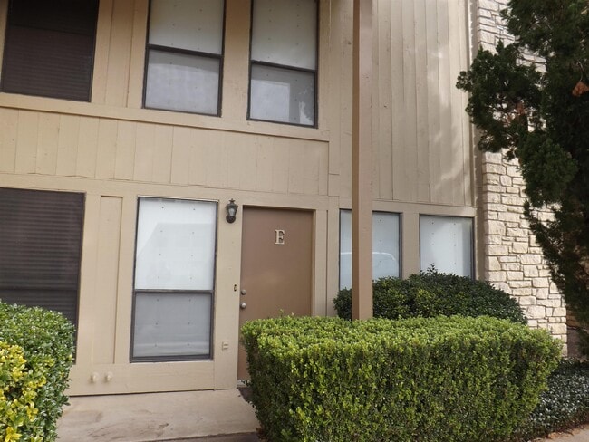 Building Photo - 704 HSB Blvd Unit E
