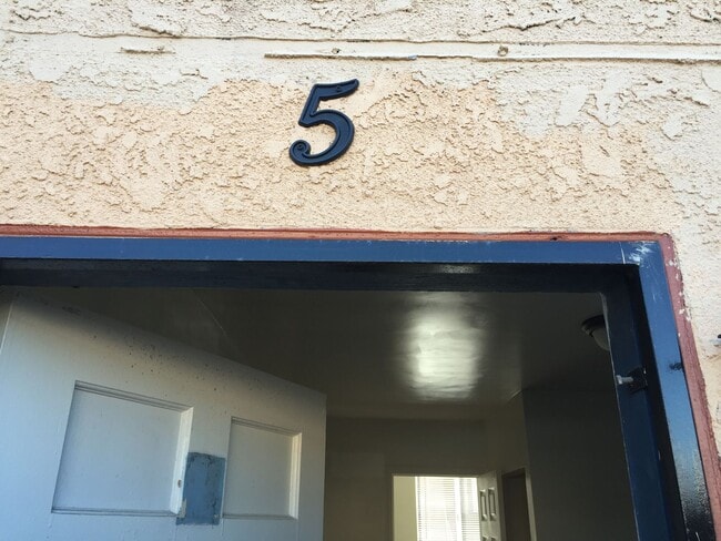 Photo - 7404 S Western Ave Apartamento Unidad 5=7402.5