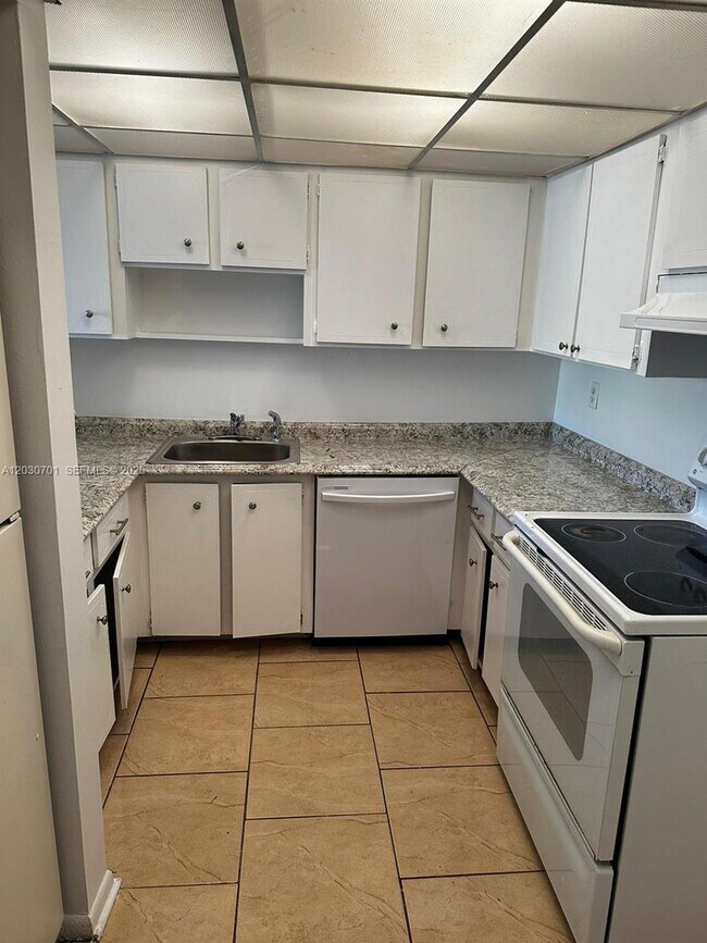 Photo - 6950 Miami Gardens Dr Unit 2-304