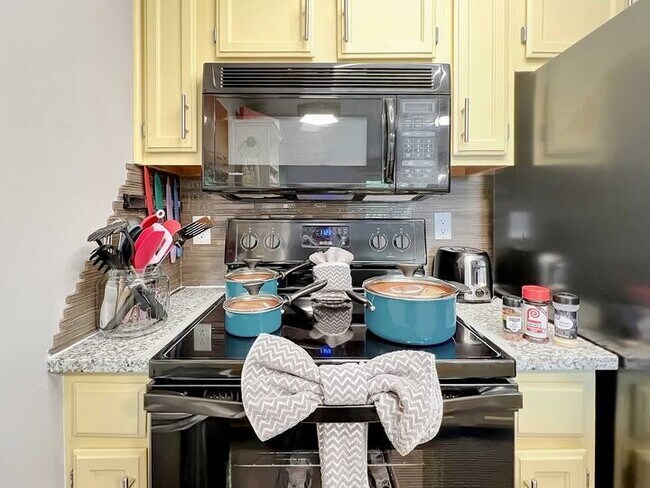 Adorable Furnished Condo Near Silver Dollar City