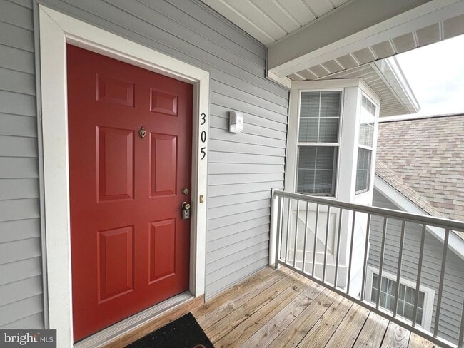 Building Photo - 5000 Hollington Dr Unit 305