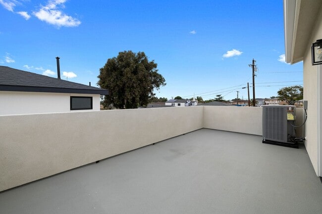 Photo - 6763-6765 N Elman Unit 6765