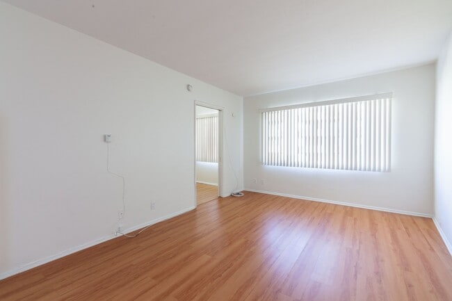 Photo - 667-669-669 Levering Ave Unit 2