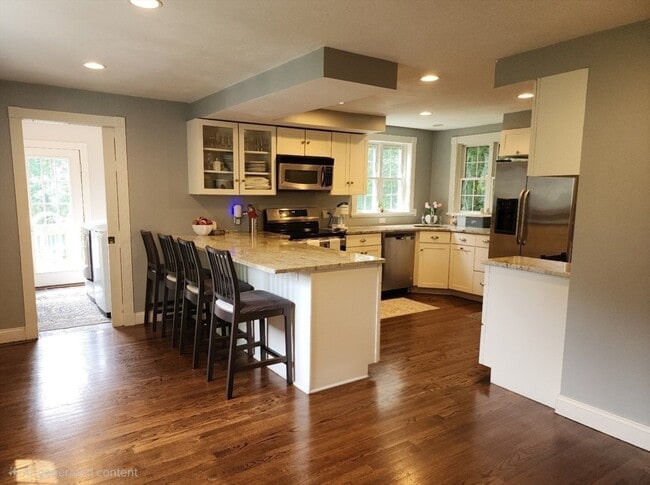Photo - 190 Southville Rd
