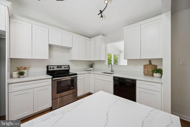 Photo - 1365 Moyer Rd