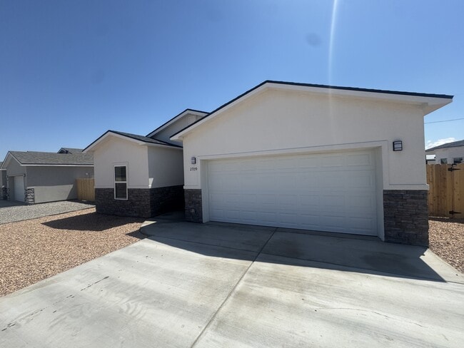 Photo - 2709 W Onyx St