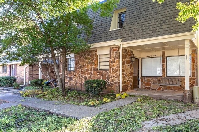 Photo - 2930 Colonial Ln Townhome