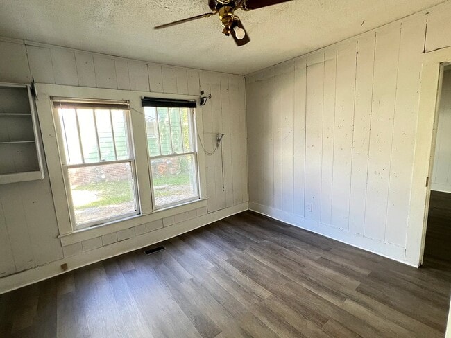 Photo - 1806 Johnson St