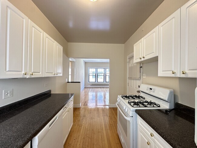 Photo - 1318 Oak Ave Unit J2