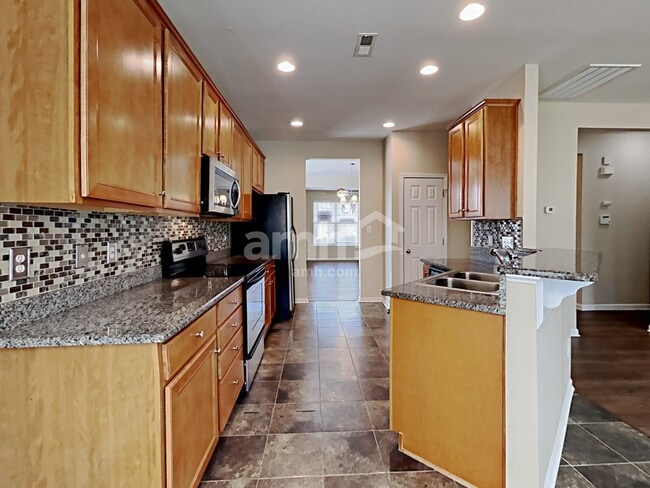 2006 Sugarbush Dr