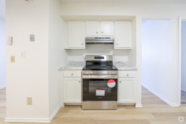 2BR, 1BA - 1030SF - Kitchen