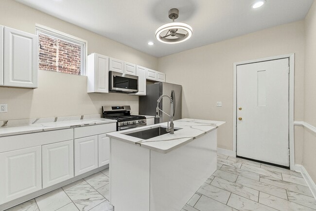 Photo - 4704 W Monroe St