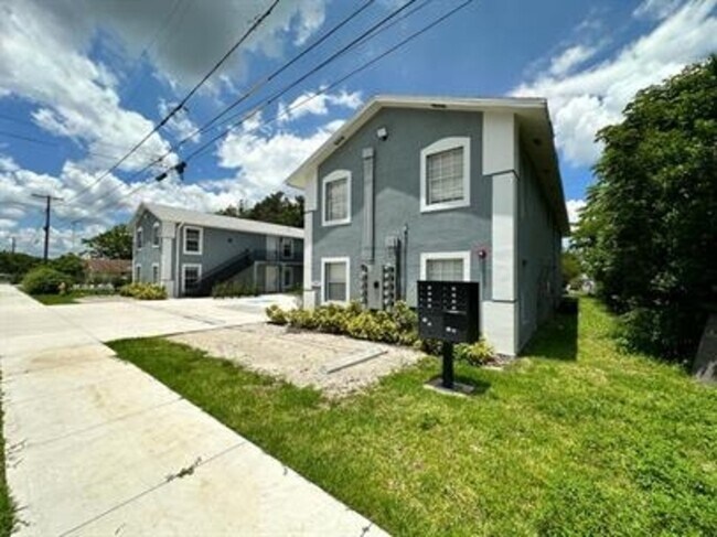 Photo - 425 F St