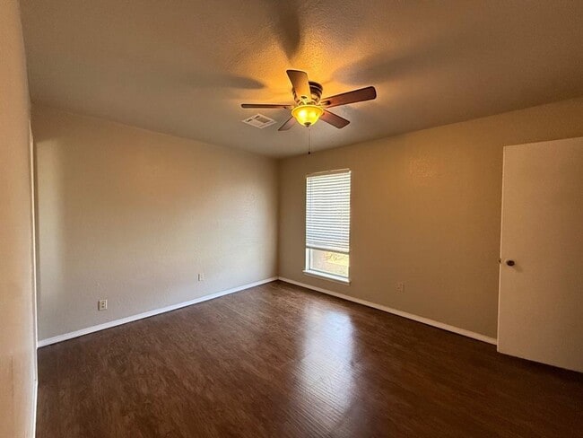 Photo - 1013 Mercury Cir