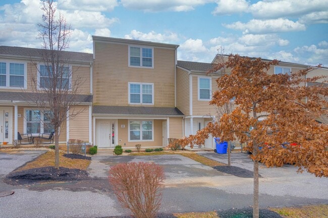 Building Photo - Oak Tree Townhome | 4 Bed, 4.5 Bath | Available Now!