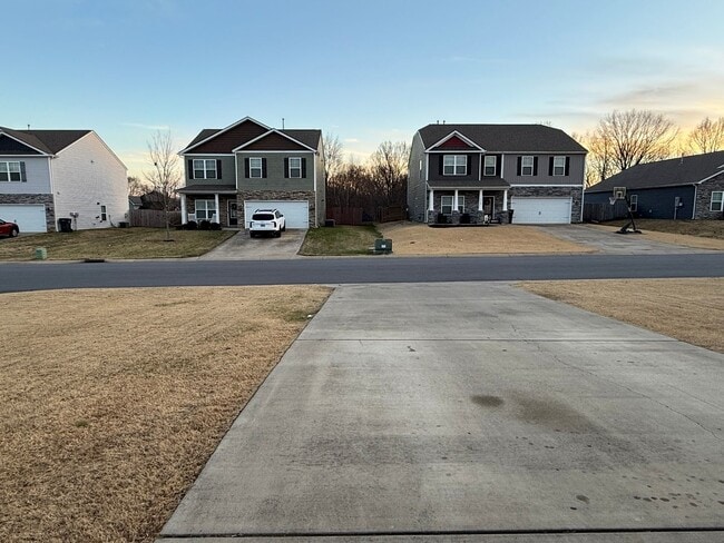 Photo - Beautiful 4 bedroom 2.5 bath home located in the Cliffs subdivision!