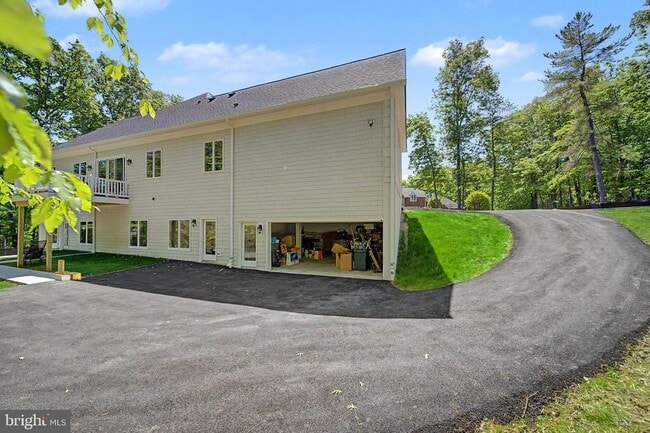 Building Photo - 10205 Sorrel Ave