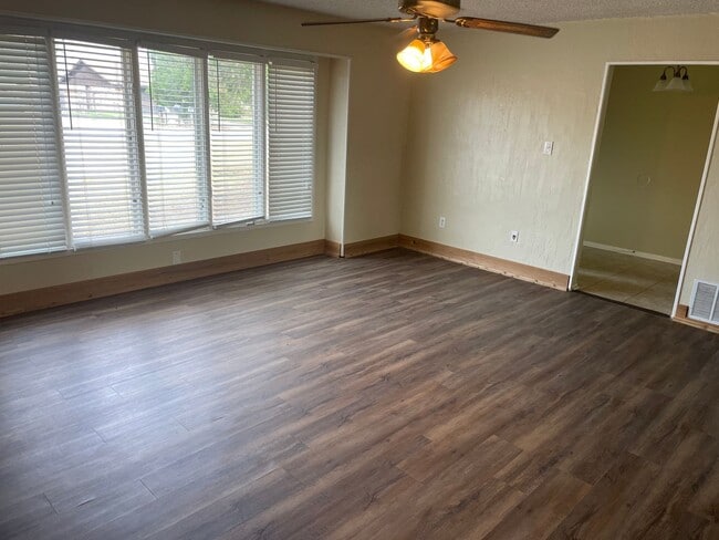 Photo - BACK ON THE MARKET!!!  Large Ranch Style R...