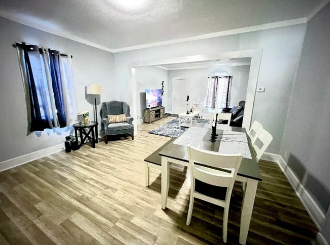 Photo - 3004 E Michigan St