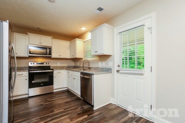 Photo - 716 Cedar Ln