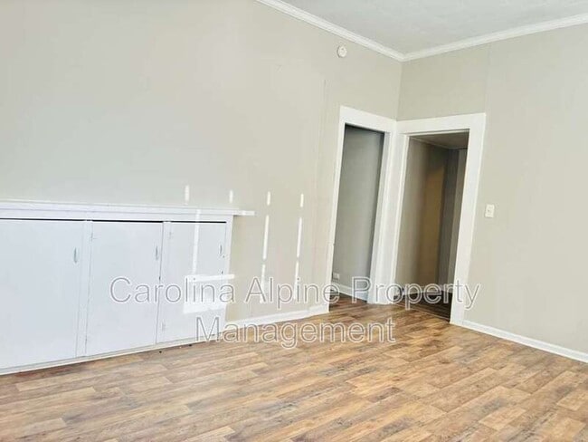 Photo - 321 N Poplar St