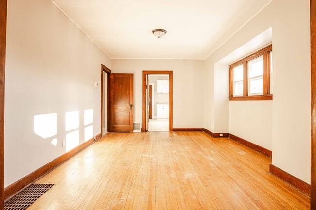 Photo - 1452 Rollins Rd Unidad Upper