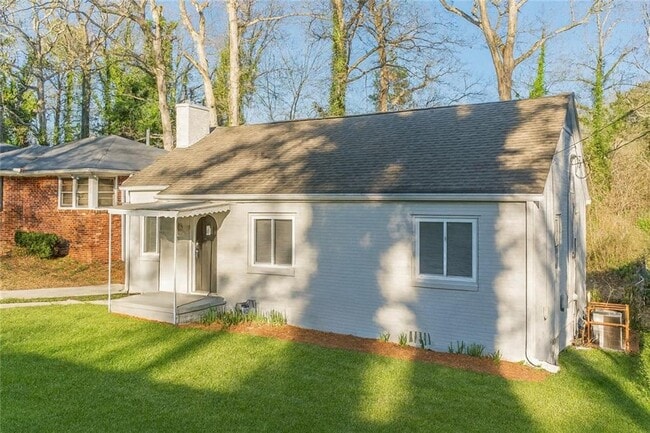 Photo - 1376 Westmont Rd SW