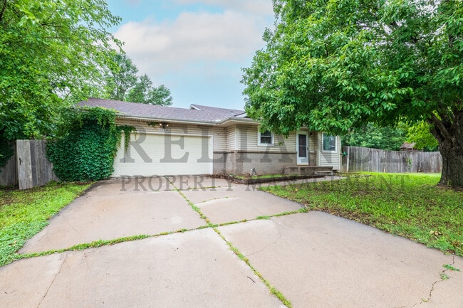 Photo - 2013 N Parkridge Ct House