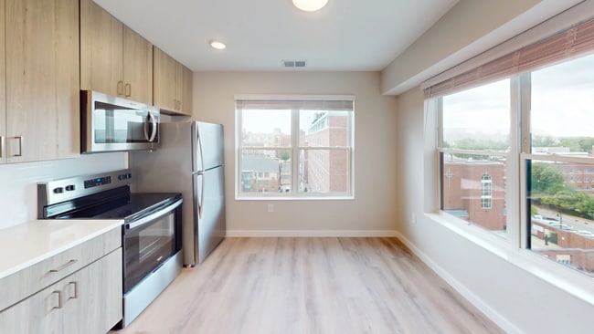 608 E Chalmers