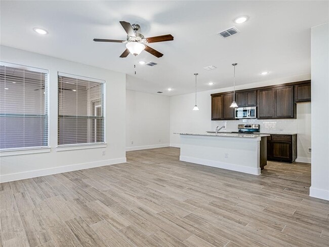Photo - 450 Parkline Dr